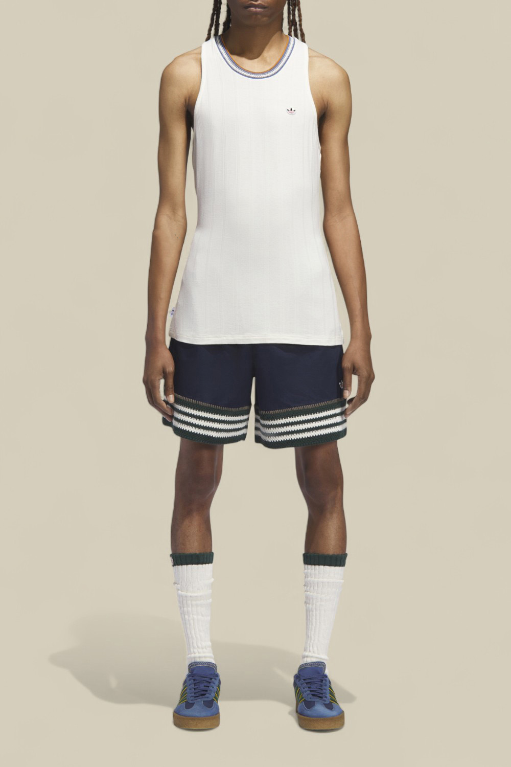 תמונת כל הלוק של אדידס X קלוט גופייה